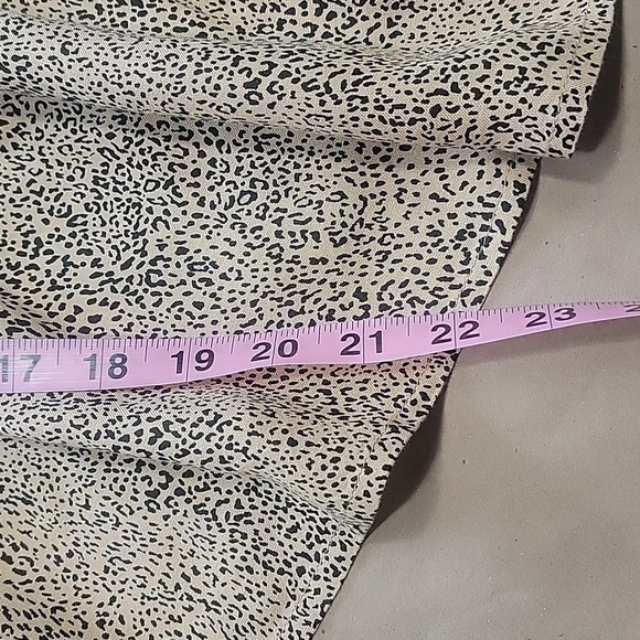 Japna Size XS Tan Black Animal Print Smocked & Ruched Flutter Sleeve V-Neck Top - Picture 9 of 10